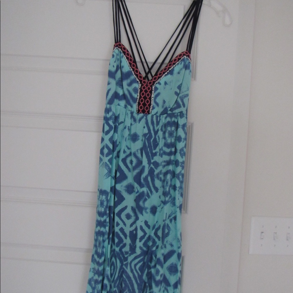 En créme blue dress